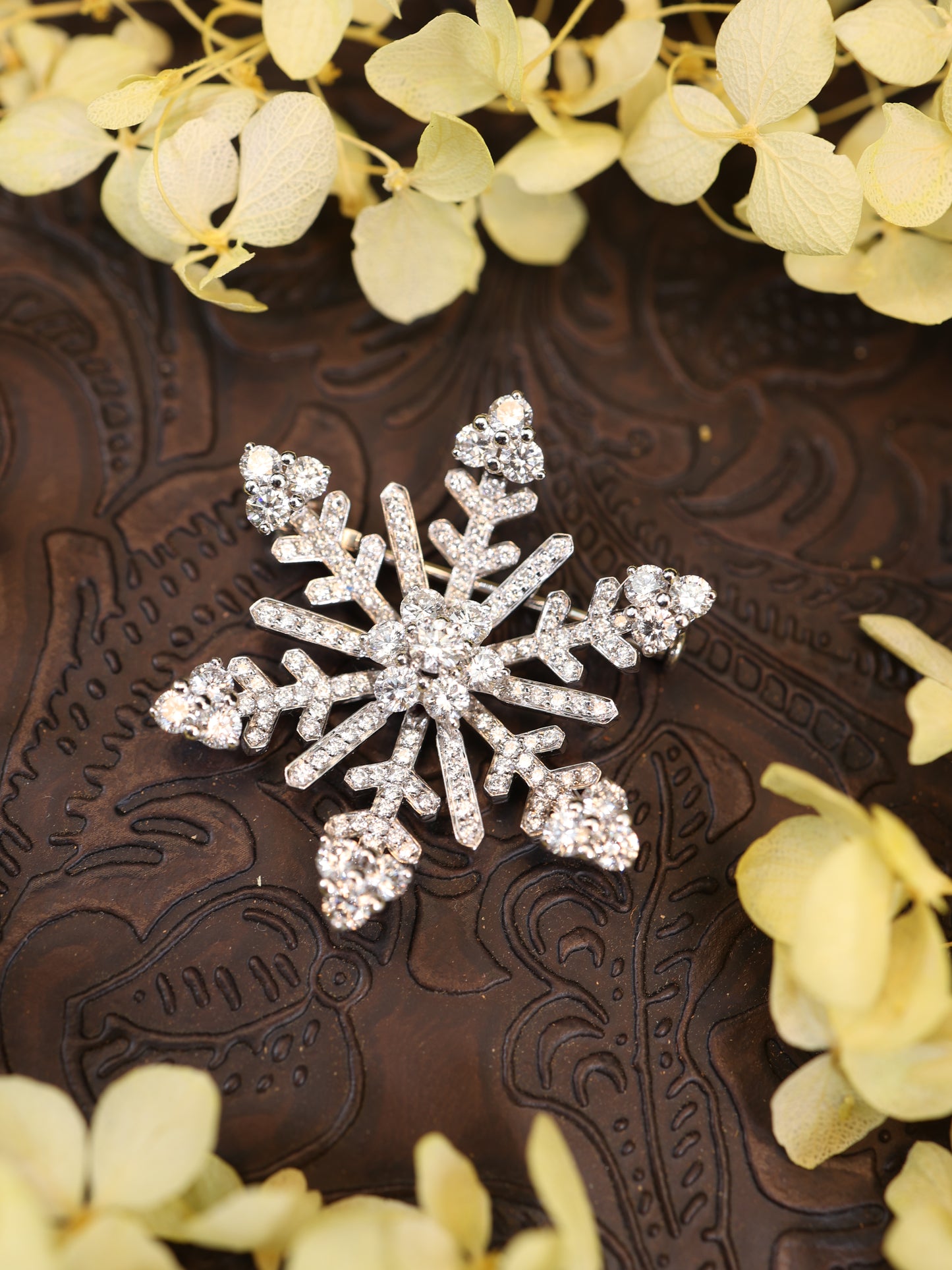 Van Cleef & Arpels, 18K Gold Diamond Snowflake Brooch