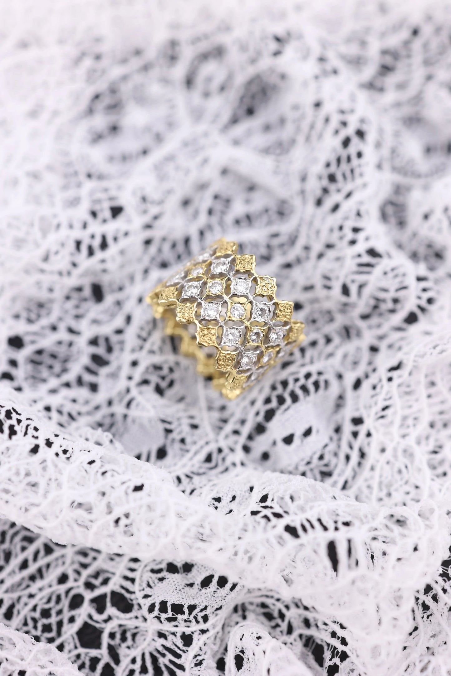 Buccellati, 18K Gold Diamond ring Buccellati
