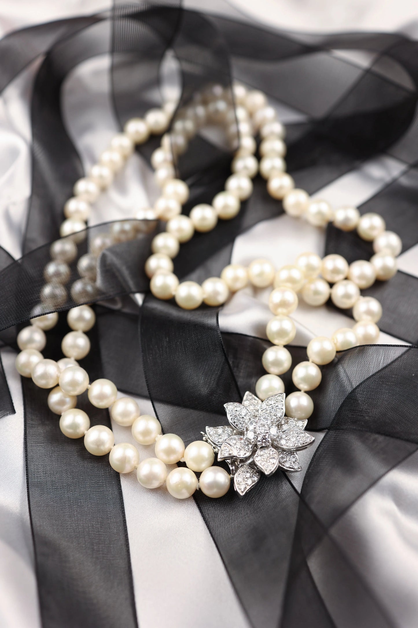 18K Gold Pearl Diamond Necklace Lueur Jewelry