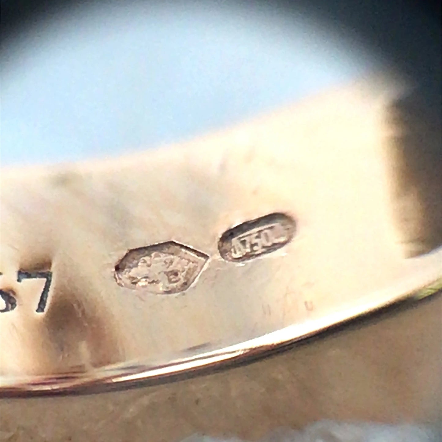 Van Cleef & Arpels, 18K Gold Diamond Mother-of-Pearl Color Sapphire Ring VCA