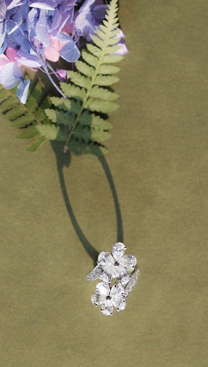 Bvlgari, 18K Gold Diamond Flower Ring