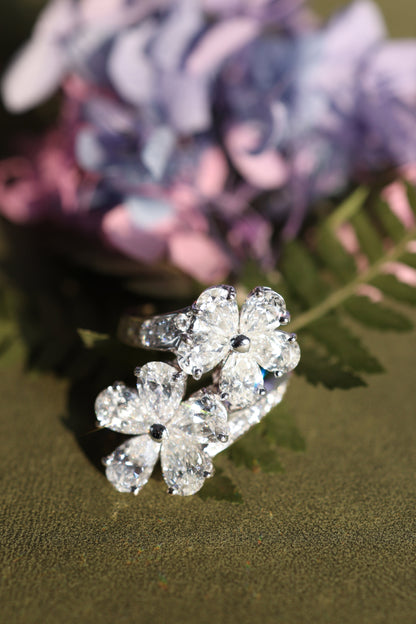 Bvlgari, 18K Gold Diamond Flower Ring