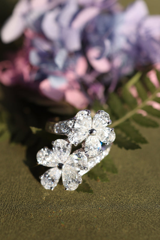 Bvlgari, 18K Gold Diamond Flower Ring