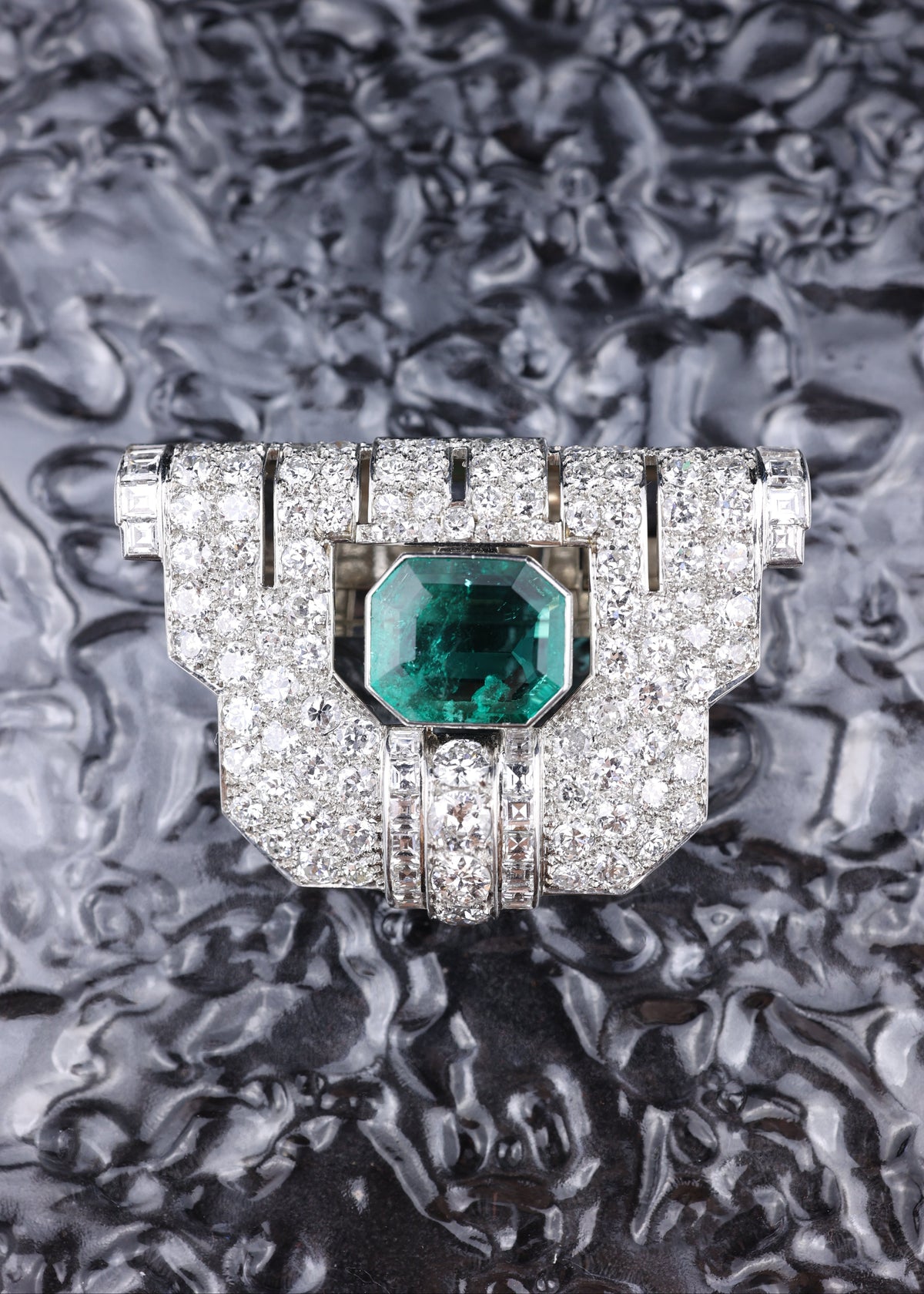 18K Gold Colombia Insignificant Emerald Diamond Clip Brooch, AIGS Lueur Jewelry