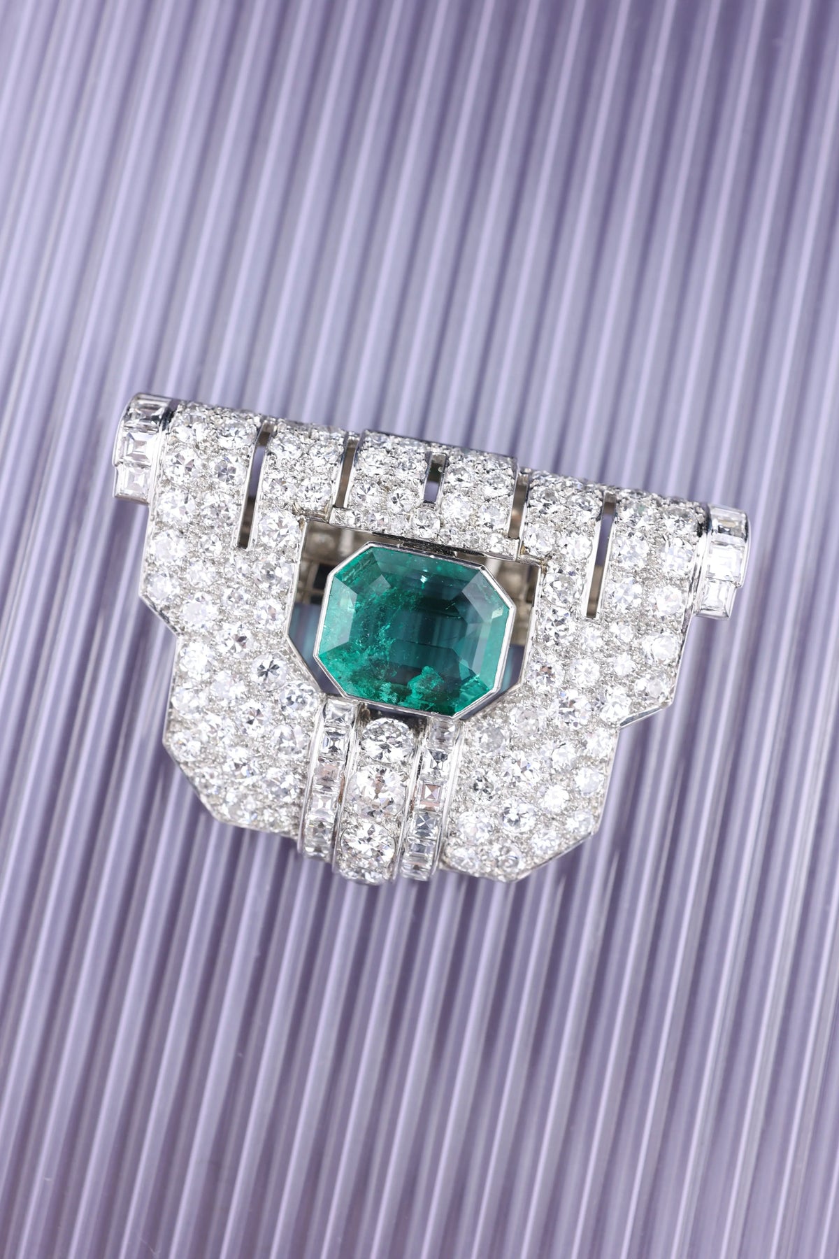 18K Gold Colombia Insignificant Emerald Diamond Clip Brooch, AIGS Lueur Jewelry