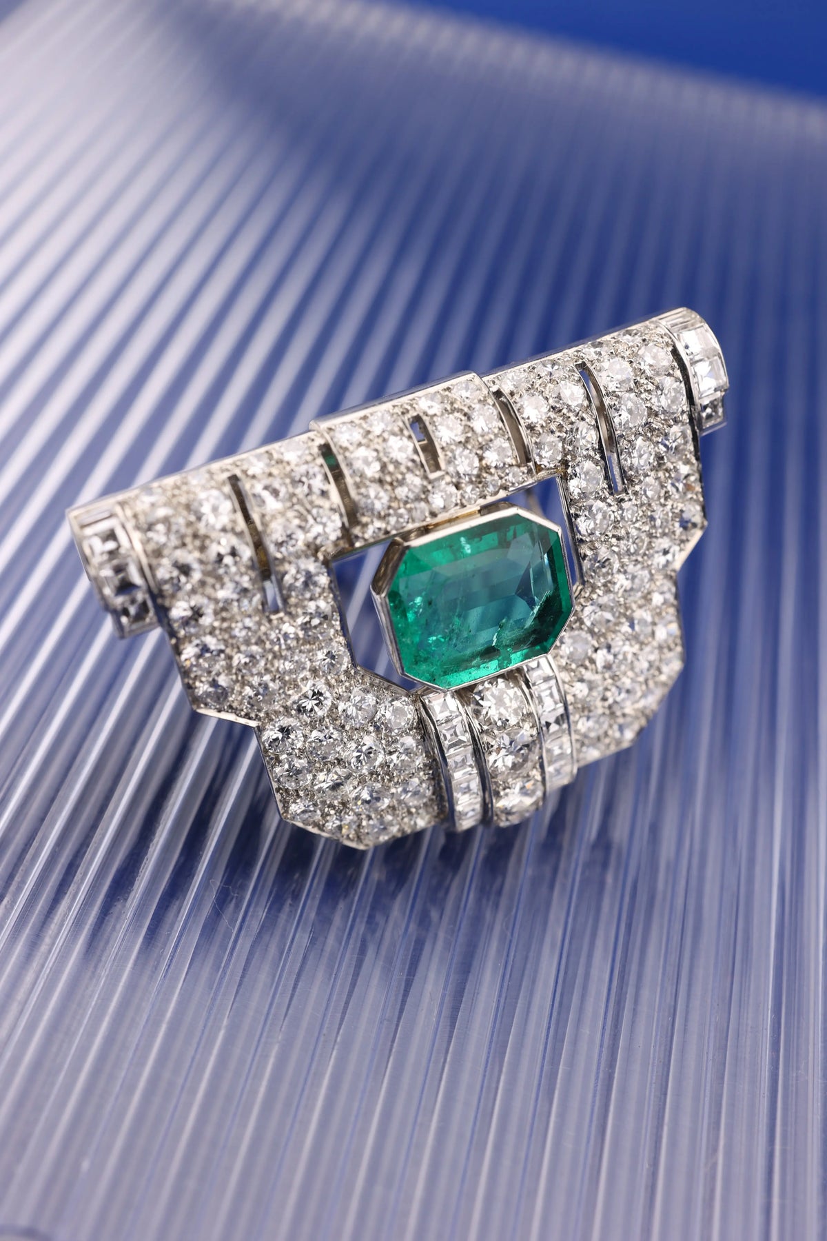18K Gold Colombia Insignificant Emerald Diamond Clip Brooch, AIGS Lueur Jewelry
