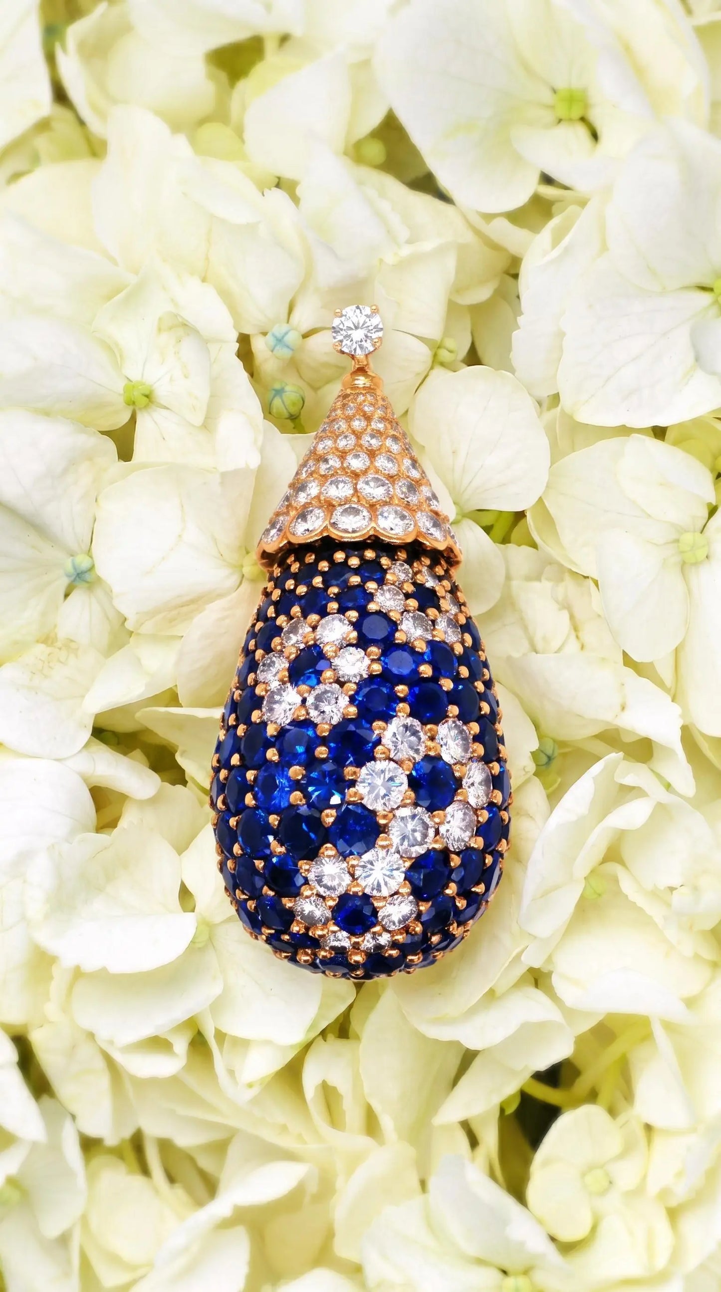 Van Cleef & Arpels, Sapphire Diamond Gold Pendant