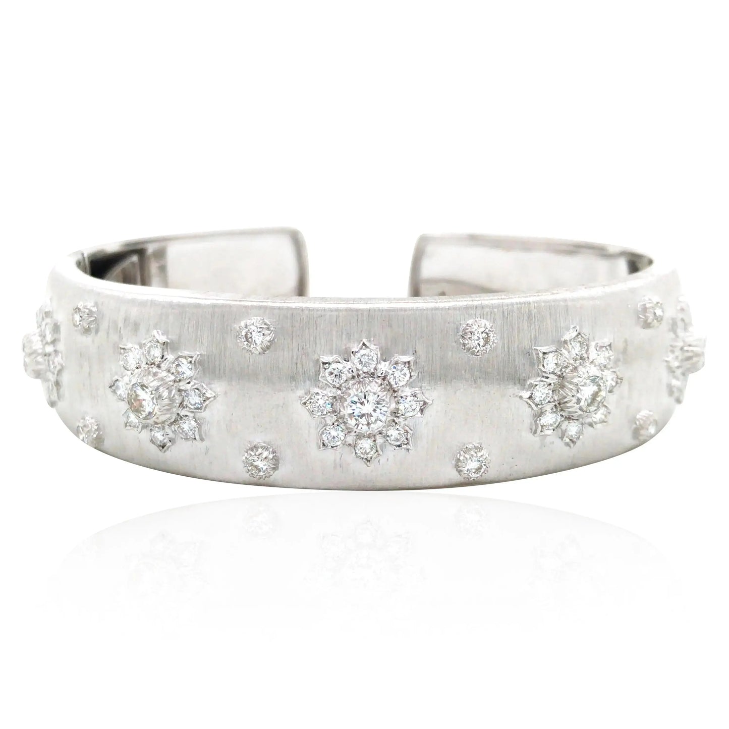 Buccellati, 18K Gold Bangle Lueur Jewelry
