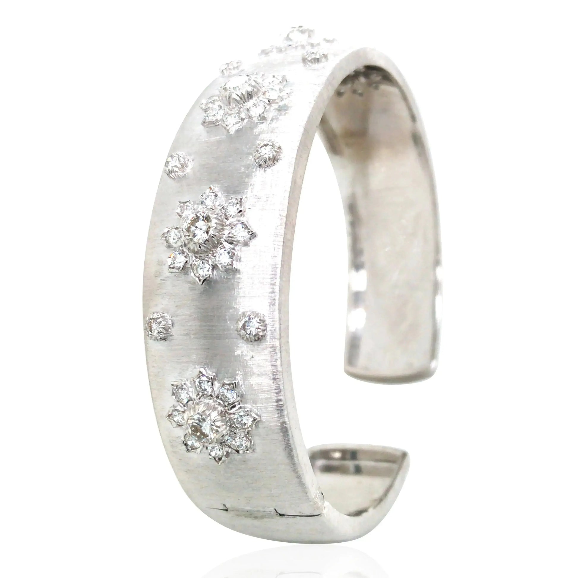 Buccellati, 18K Gold Bangle Lueur Jewelry