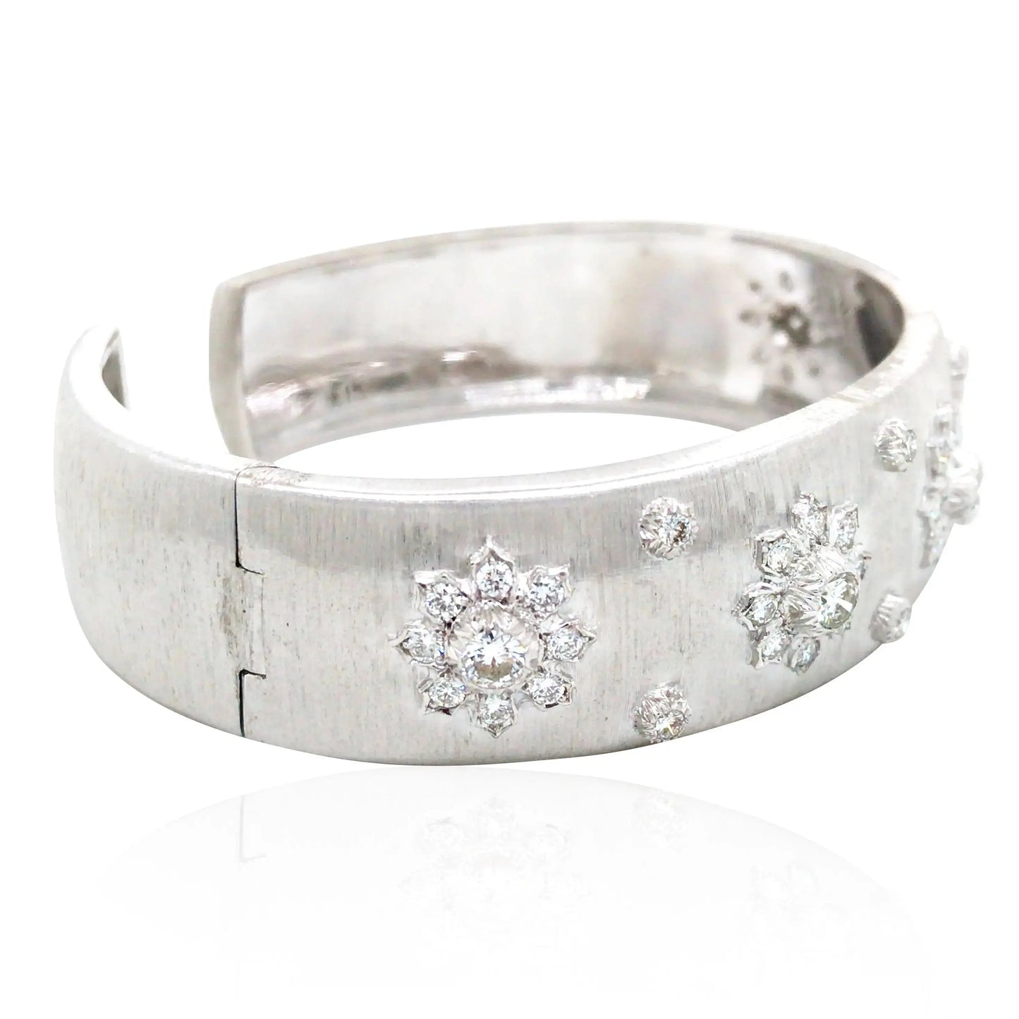 Buccellati, 18K Gold Bangle Lueur Jewelry
