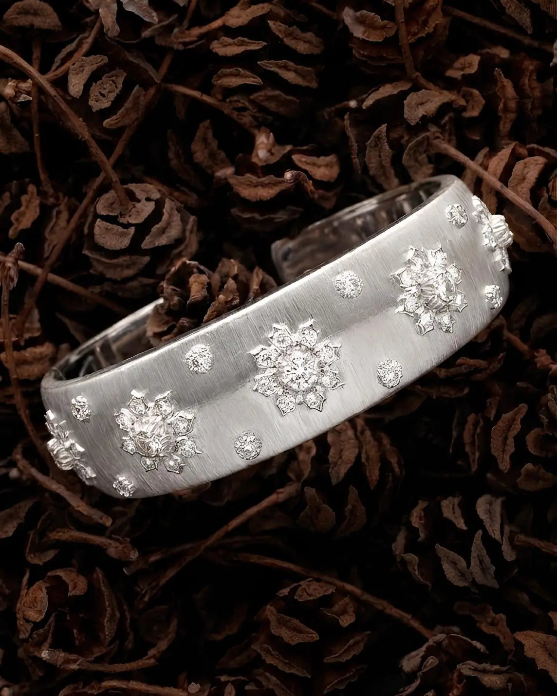 Buccellati, 18K Gold Bangle Lueur Jewelry