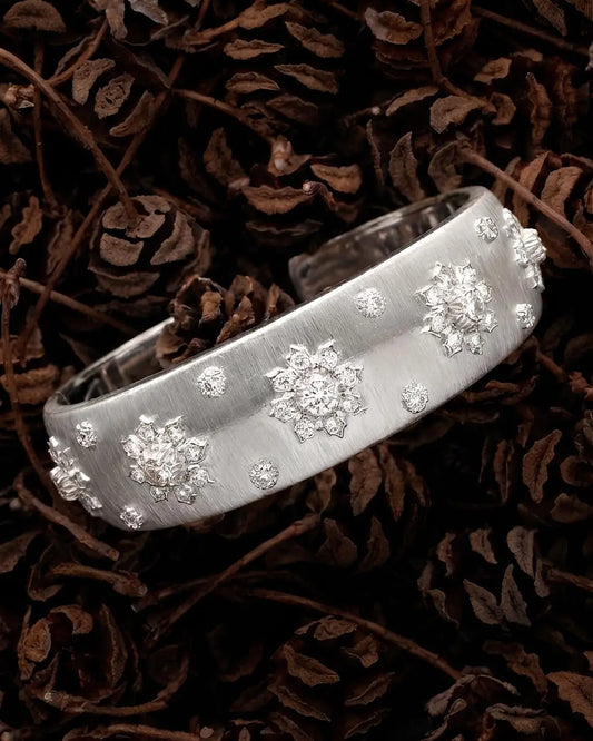 Buccellati, 18K Gold Bangle Lueur Jewelry