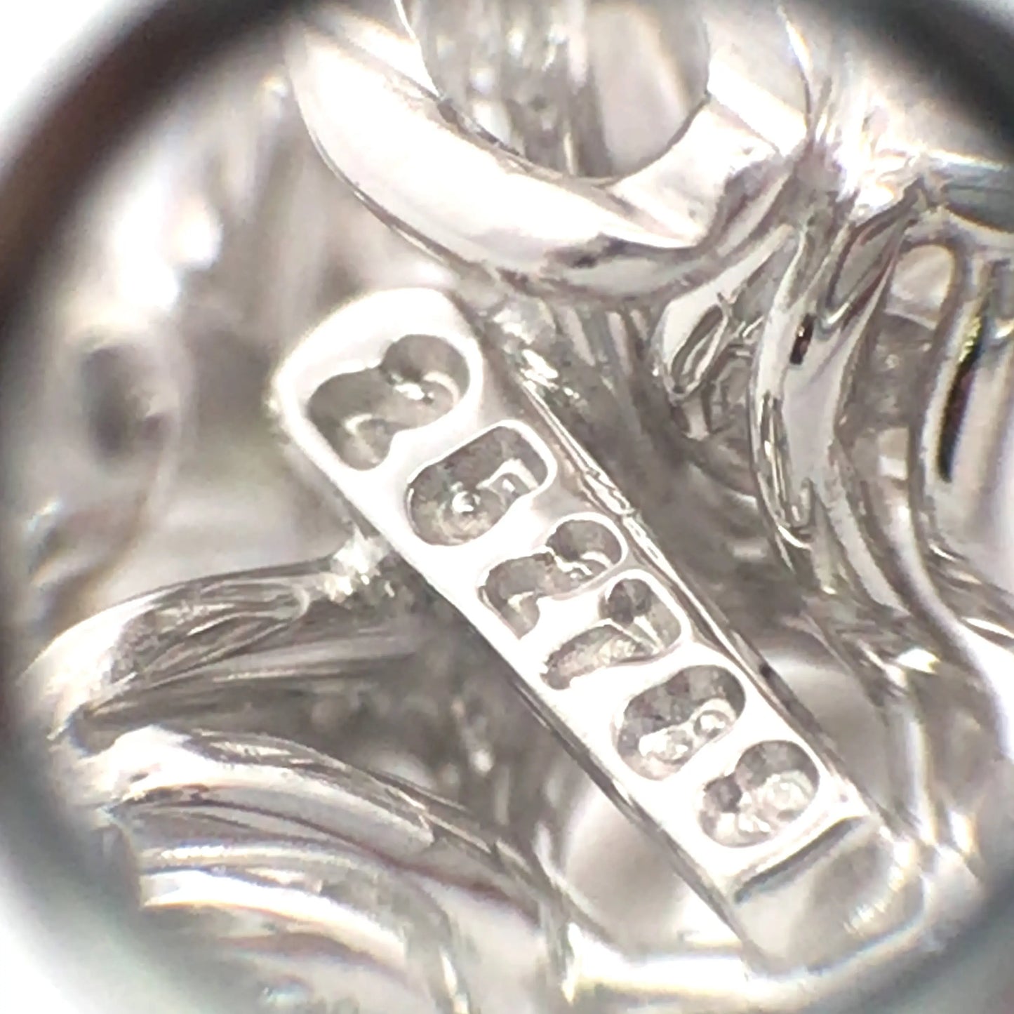 Harry Winston, Platinum Diamond Earrings, Valuation Harry Winston