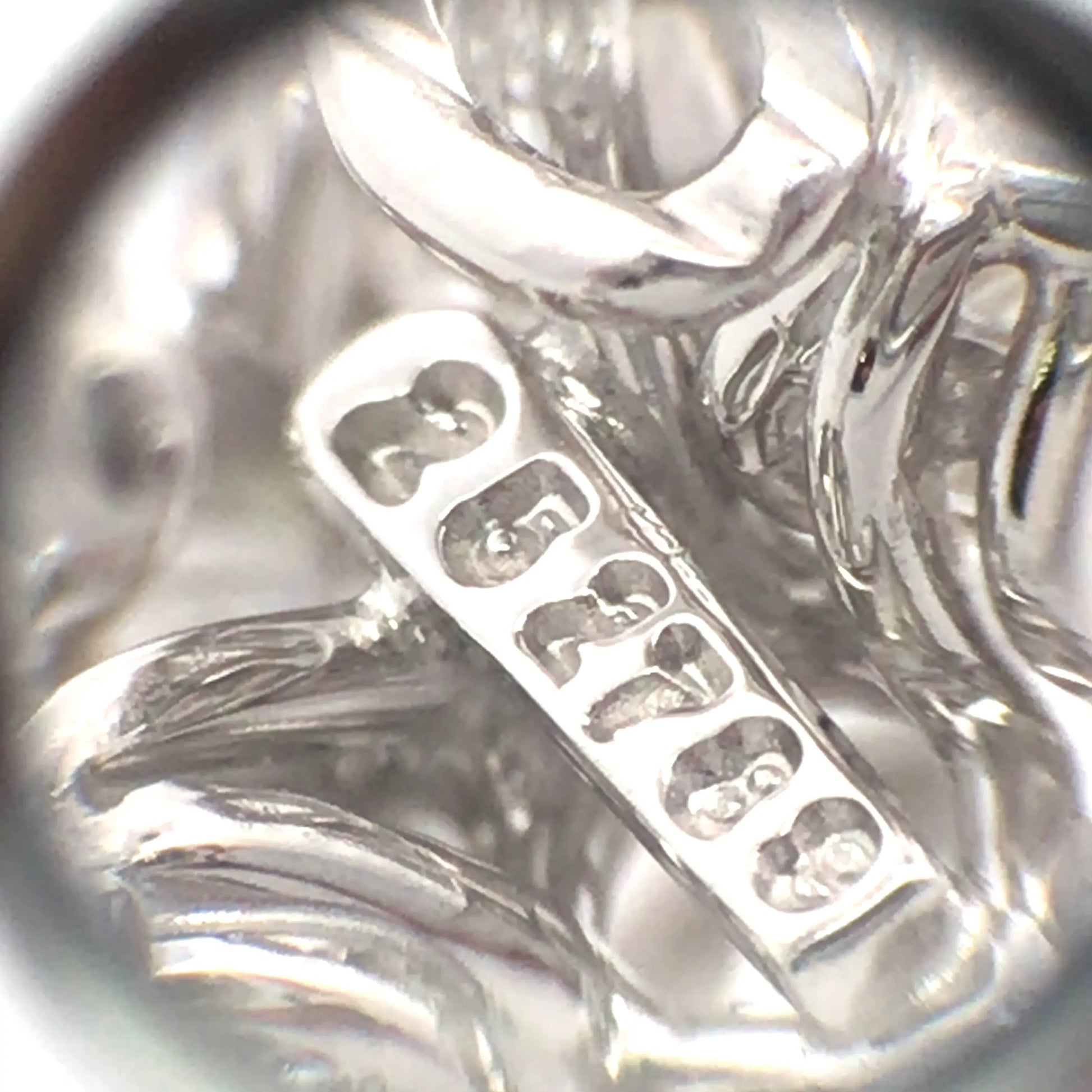 Harry Winston, Platinum Diamond Earrings, Valuation Harry Winston