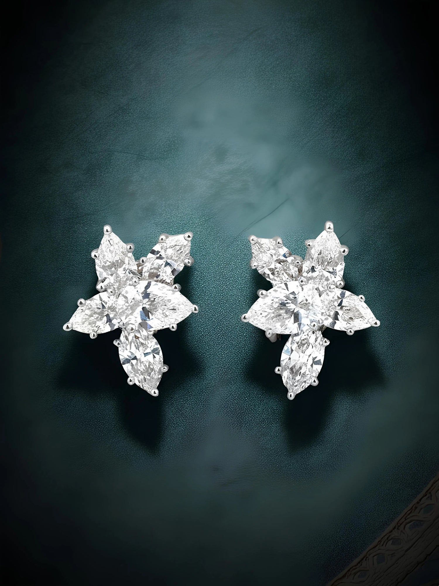 Harry Winston, Platinum Diamond Earrings, Valuation Harry Winston