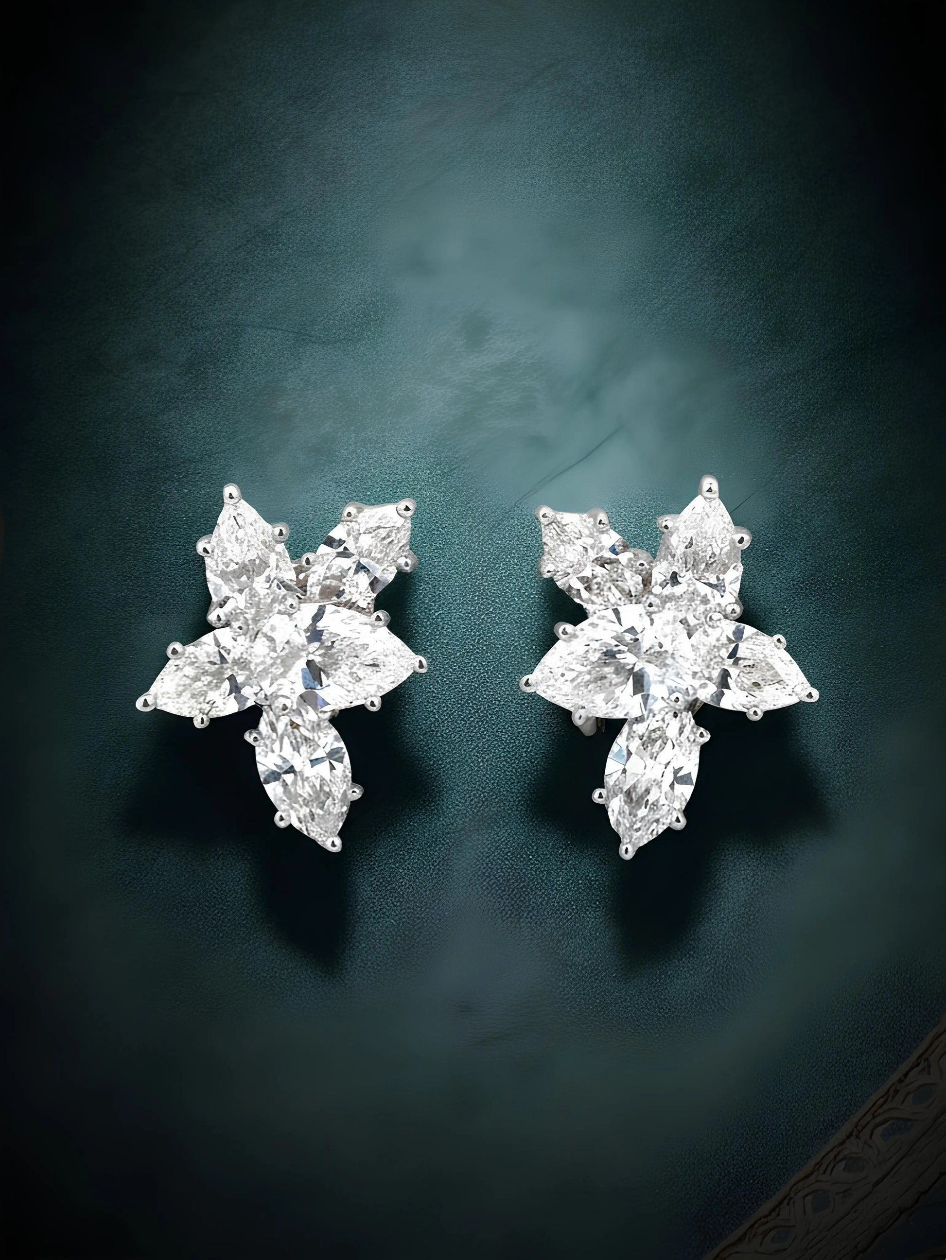 Harry Winston, Platinum Diamond Earrings, Valuation Harry Winston