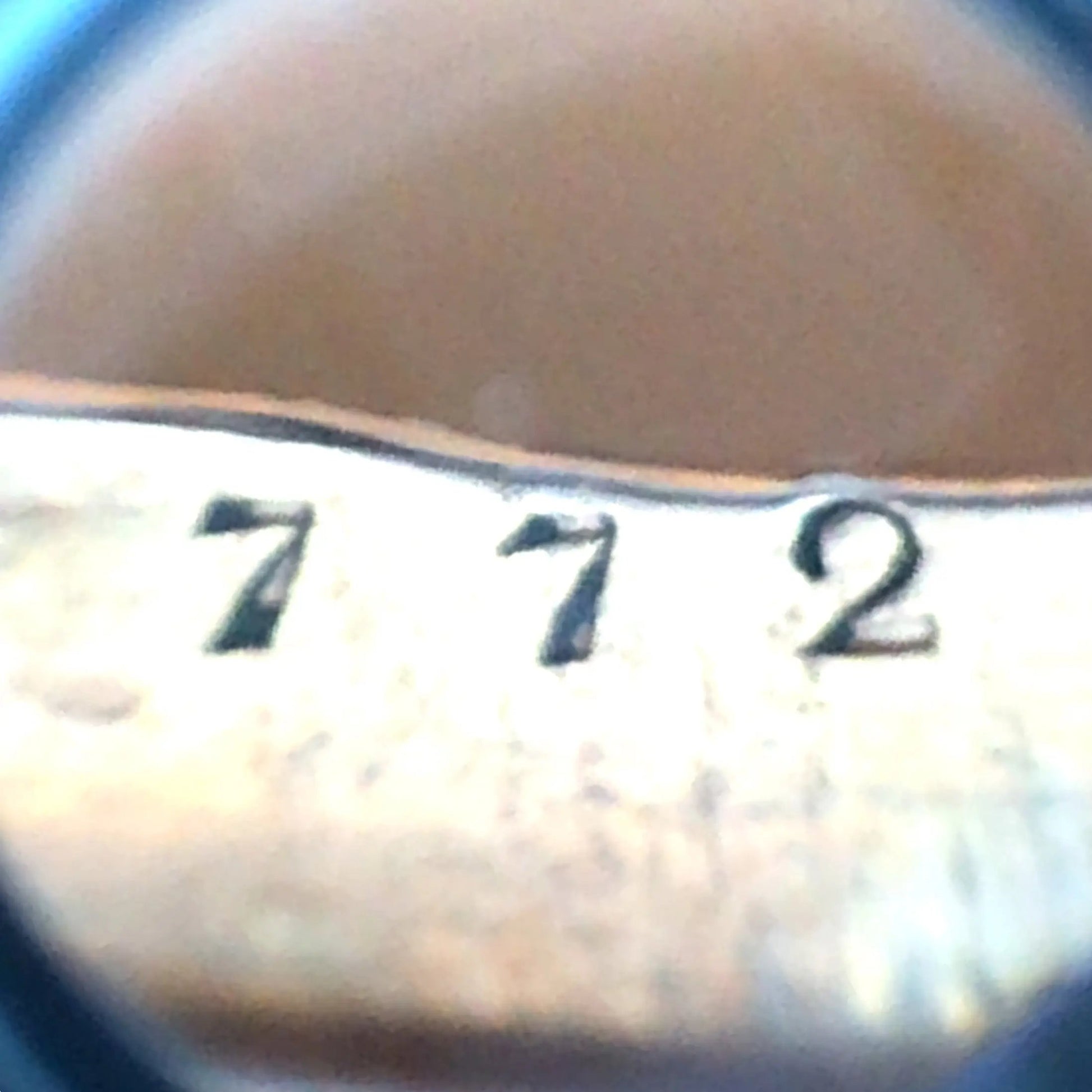 Oval Gold Box with Painting Lueur Jewelry