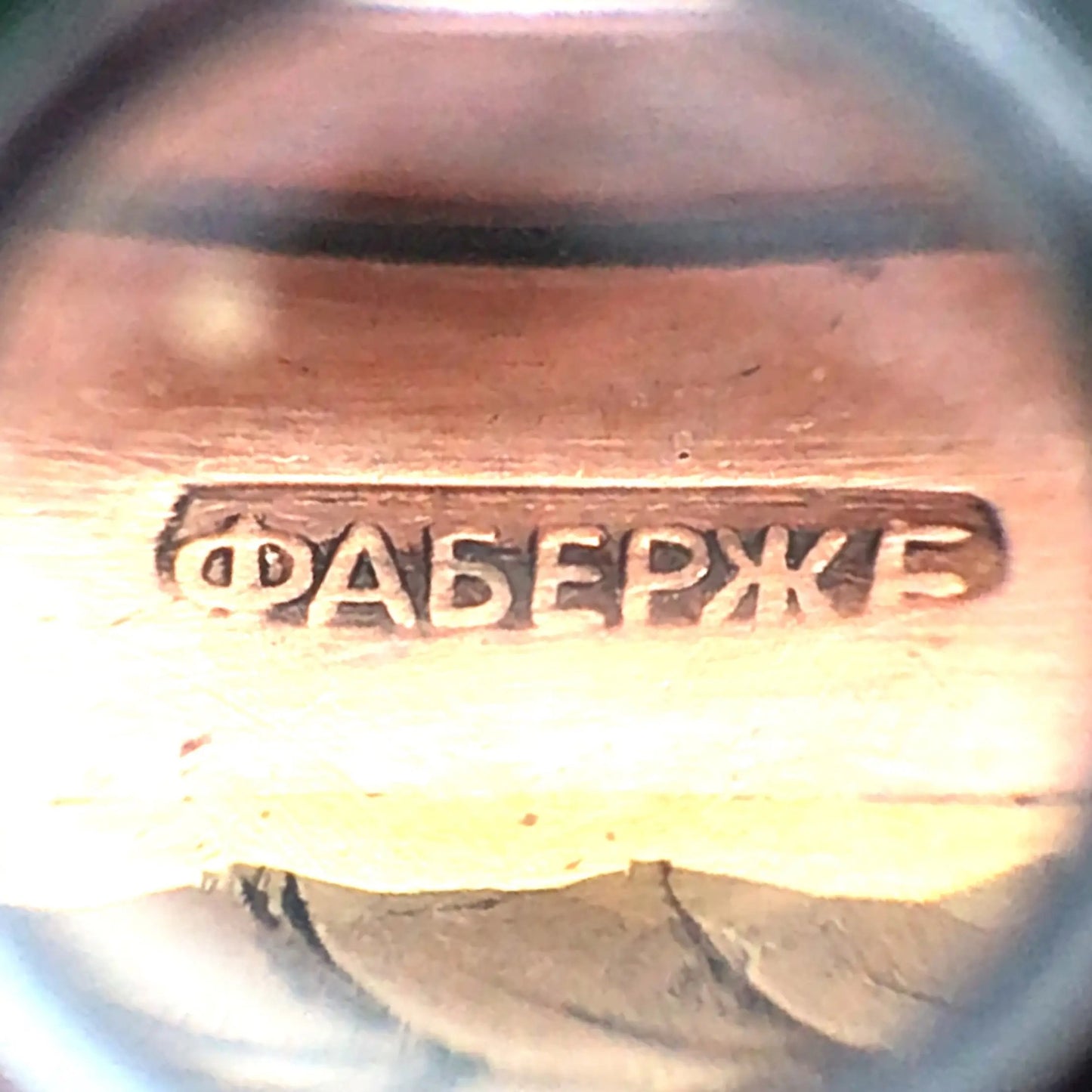 Round Gold Box with Jade Lueur Jewelry