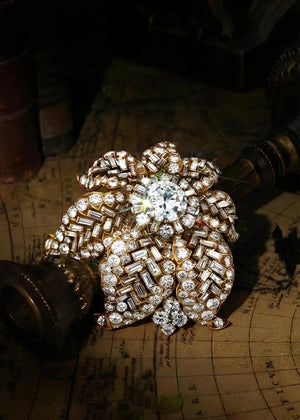 Bvlgari, 18K Gold Diamond Flower Brooch