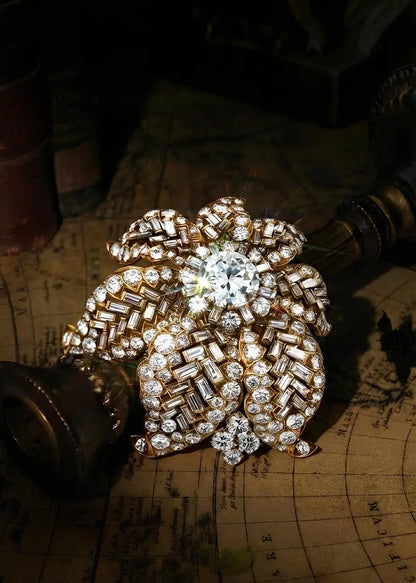 Bvlgari, 18K Gold Diamond Flower Brooch Bvlgari