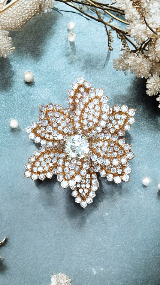 18K Gold Diamond Flower Brooch