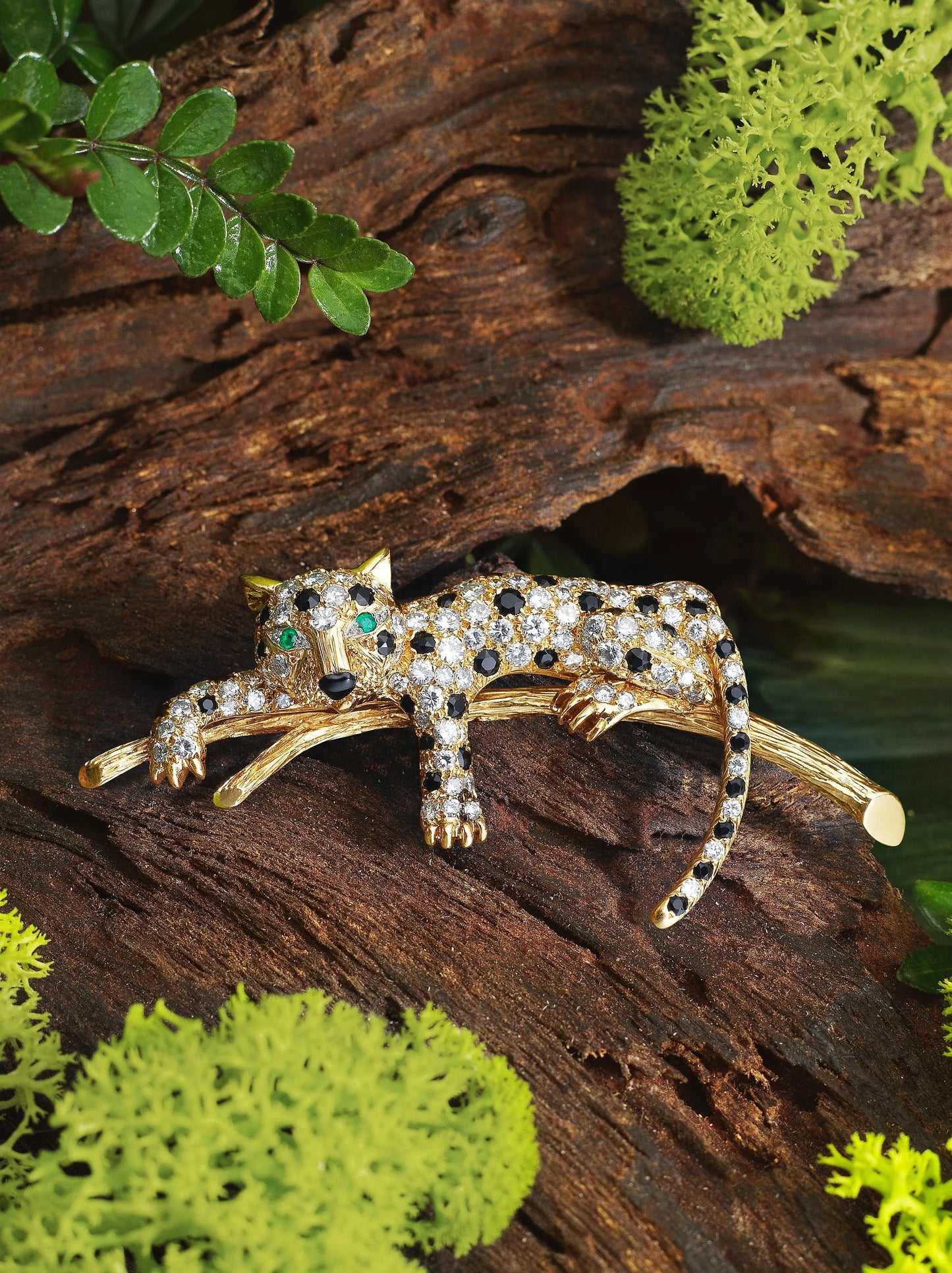 Van Cleef & Arpels, 18K Gold Diamond Onyx Emerald Feline Brooch