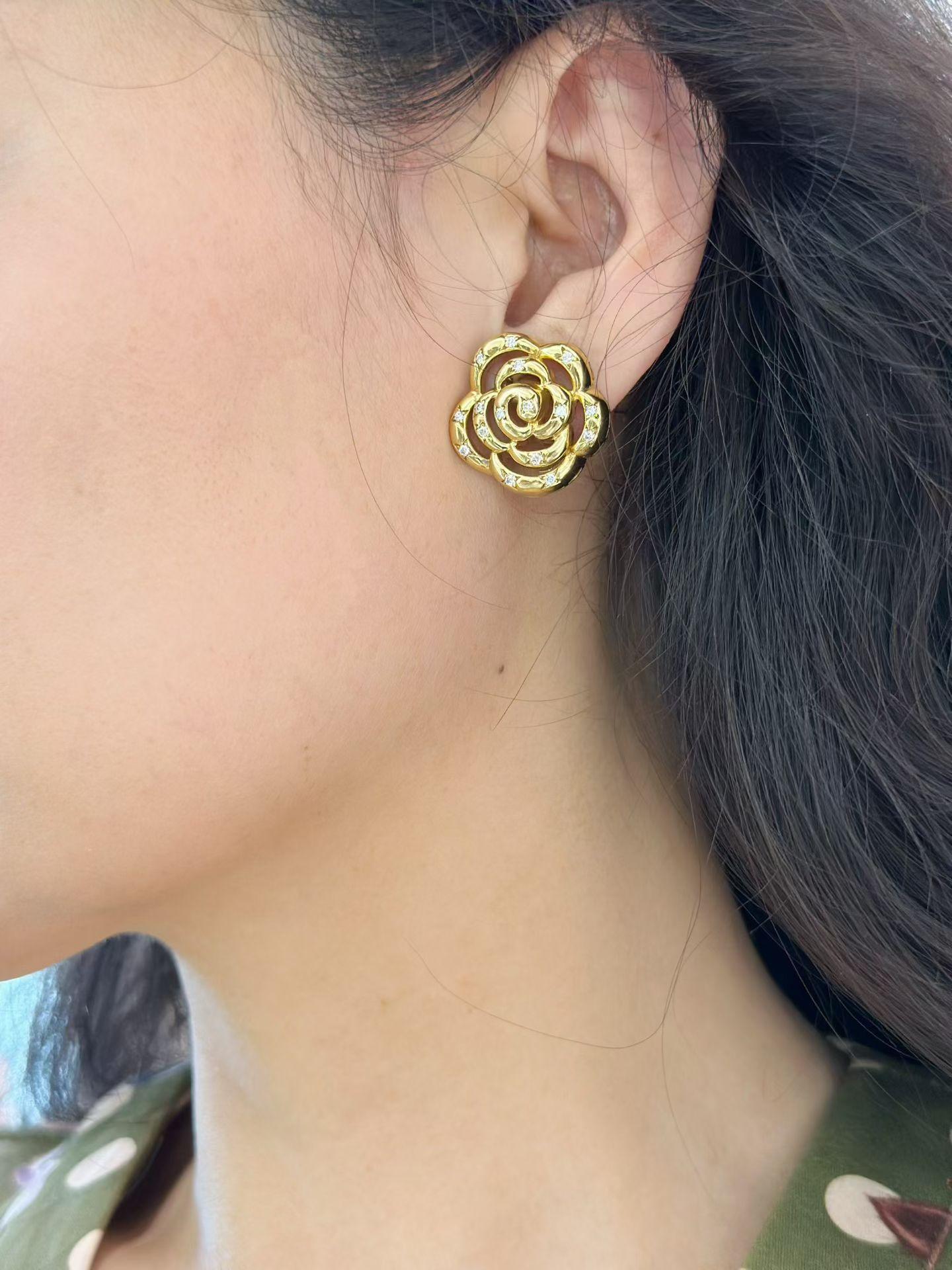 Van Cleef & Arpels, 18K Gold Diamond Camellia Earrings