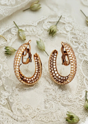 Harry Winston, 18K Gold Diamond Earrings, Certificate