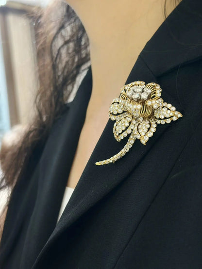 David Webb, 18K Gold Diamond Flower Brooch, Certificate David Webb
