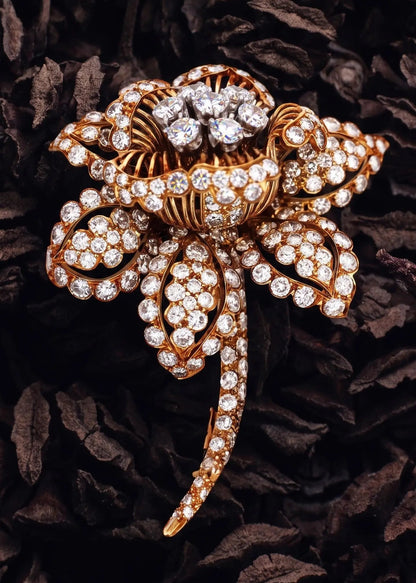 David Webb, 18K Gold Diamond Flower Brooch, Certificate