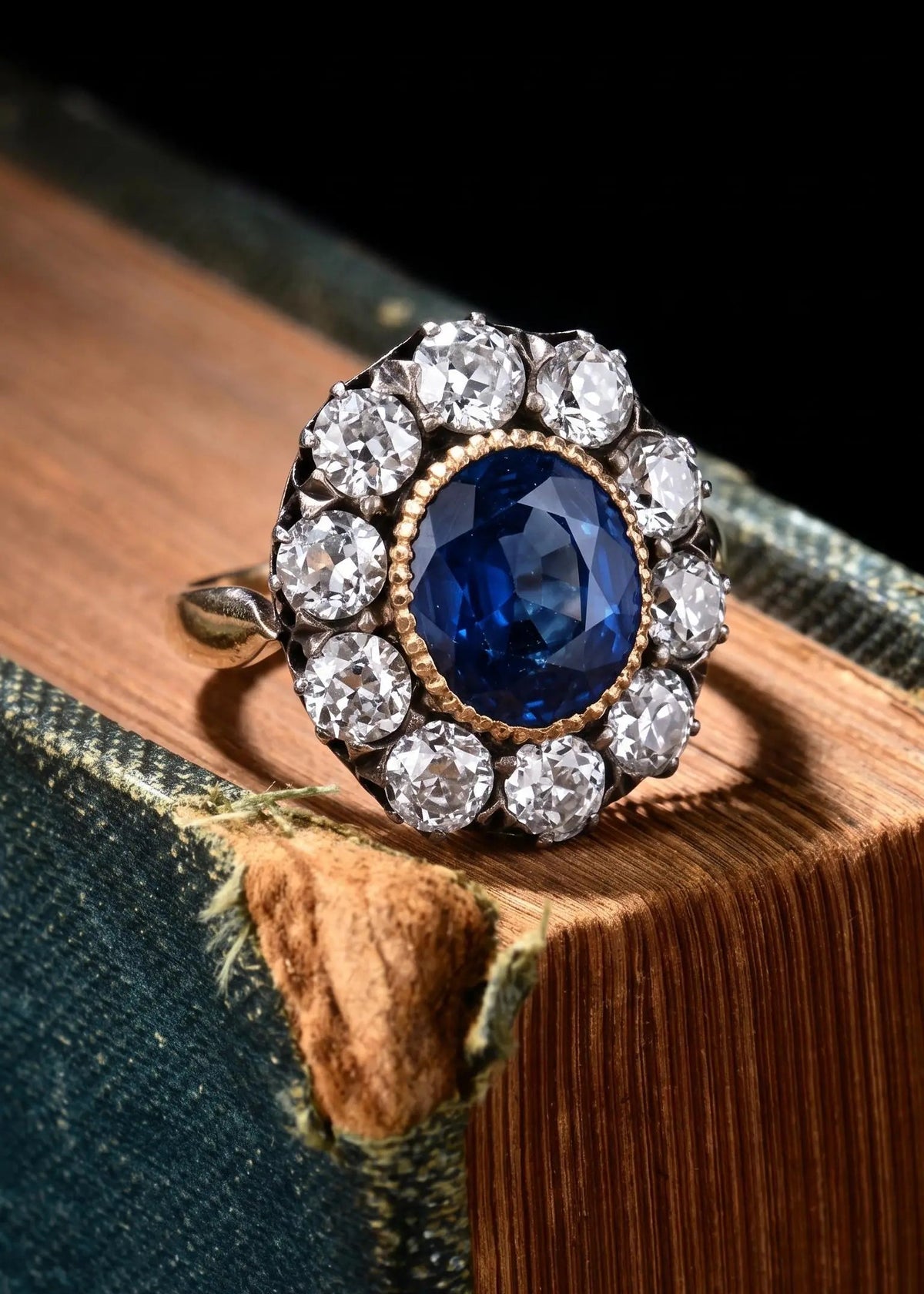 18K Gold 5.26ct Ceylon unheated Sapphire Diamond Ring, GRS