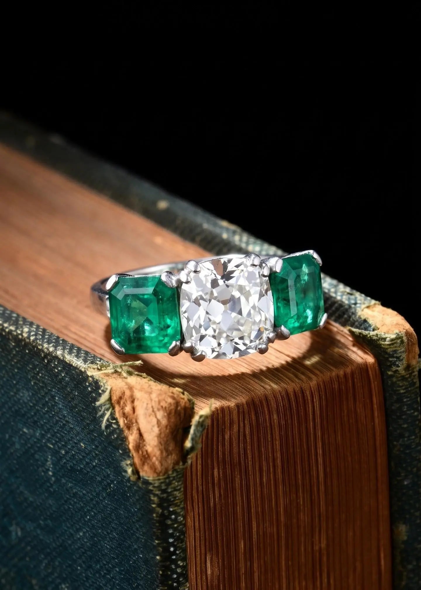 Van Cleef & Arpels, 3.26ct Diamond Emerald Ring, GIA, Certificate