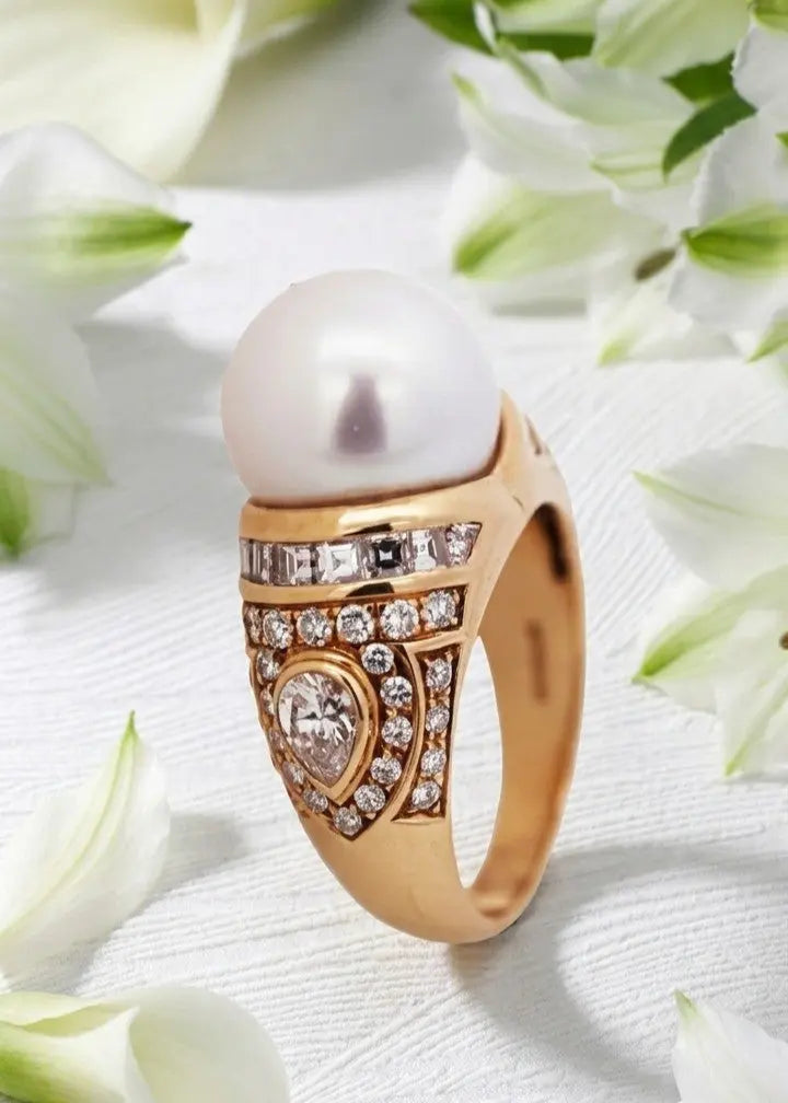 Bvlgari, 18K Gold Pearl Diamond Ring Bvlgari