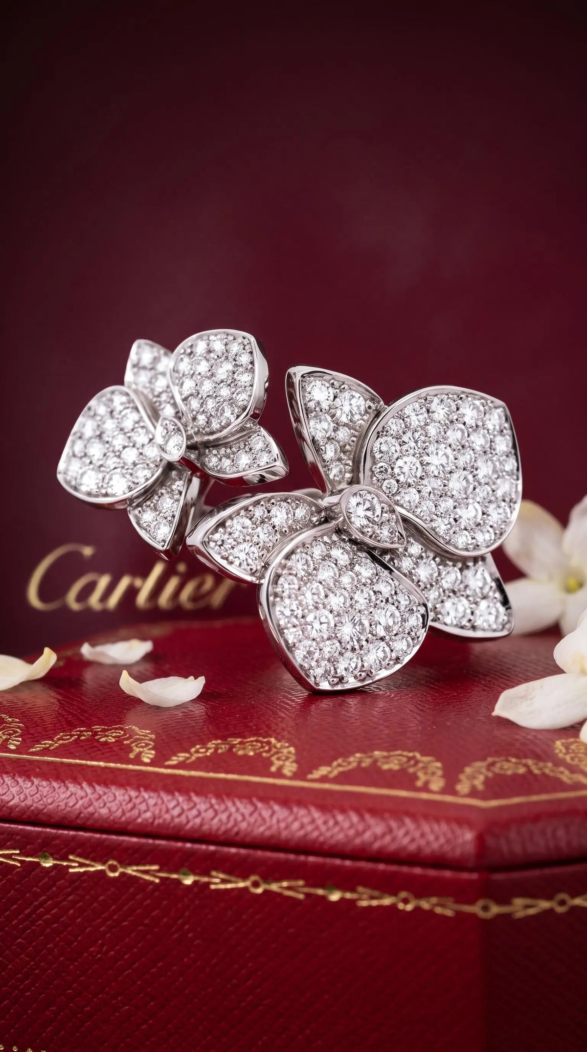 Cartier, 18K Gold Diamond Flower Ring, Certificate