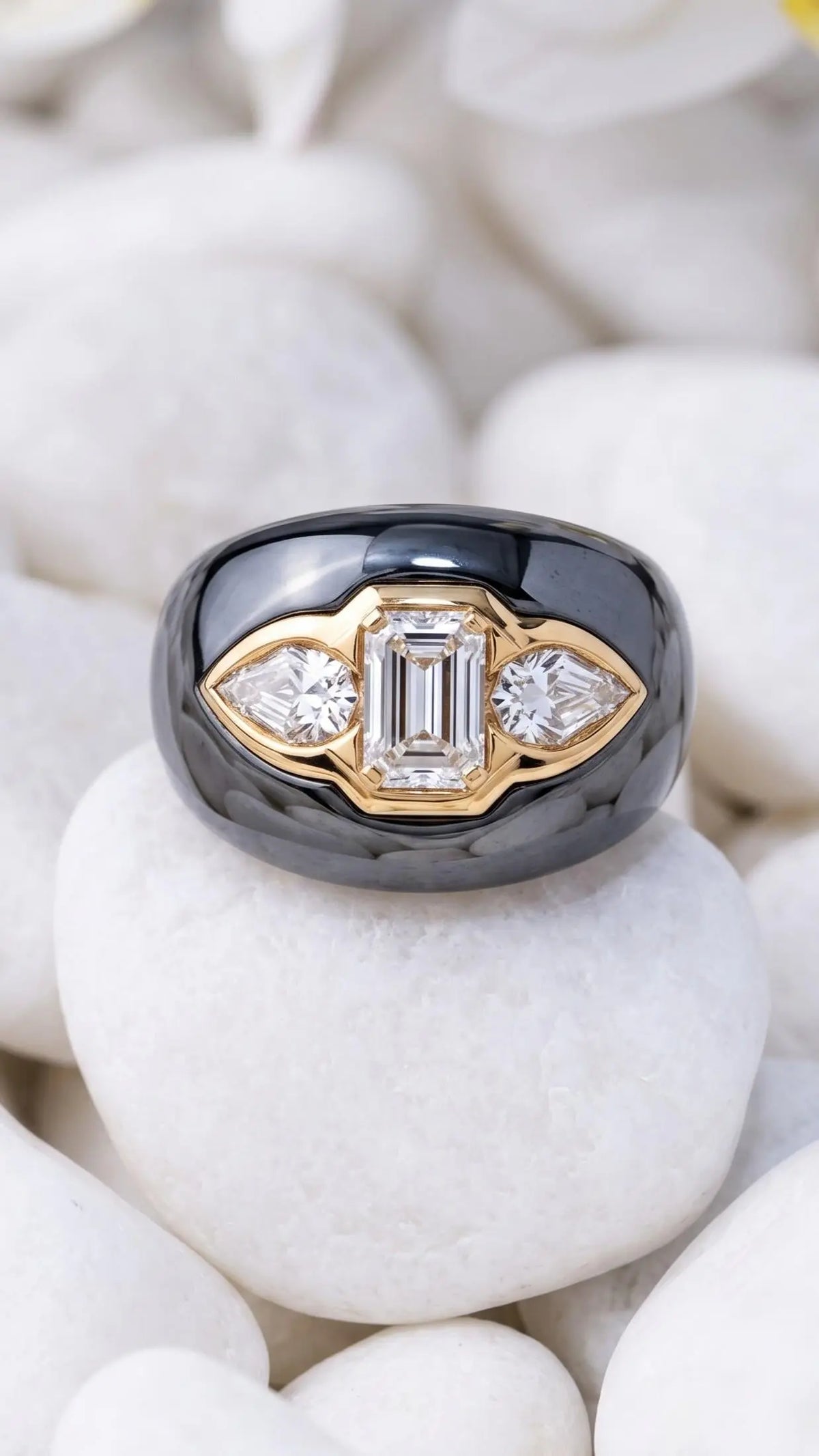Bvlgari, 18K Gold Hematite Diamond Ring