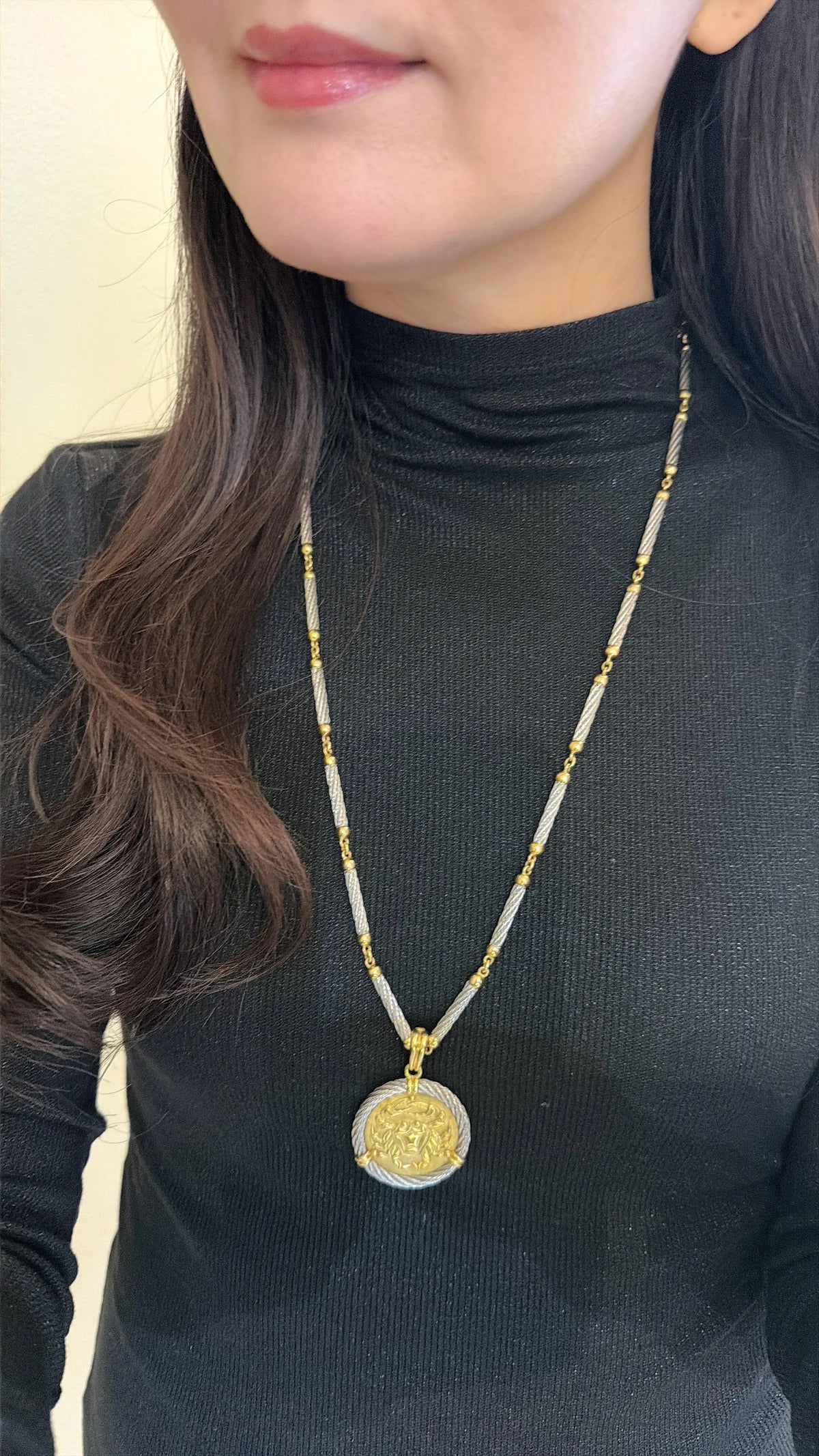 Fred Paris, 18K Gold Pendant Necklace