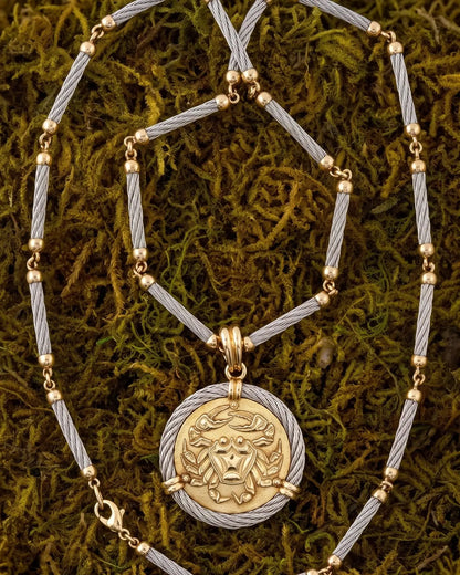 Fred Paris, 18K Gold Pendant Necklace
