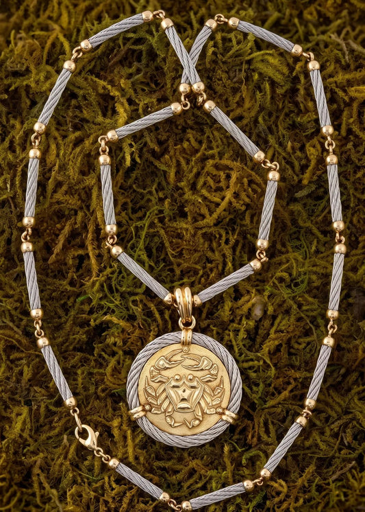 Fred Paris, 18K Gold Pendant Necklace