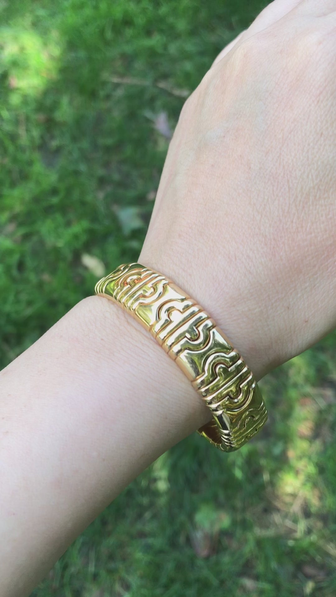 Bvlgari, 18K Gold Diamond Bangle