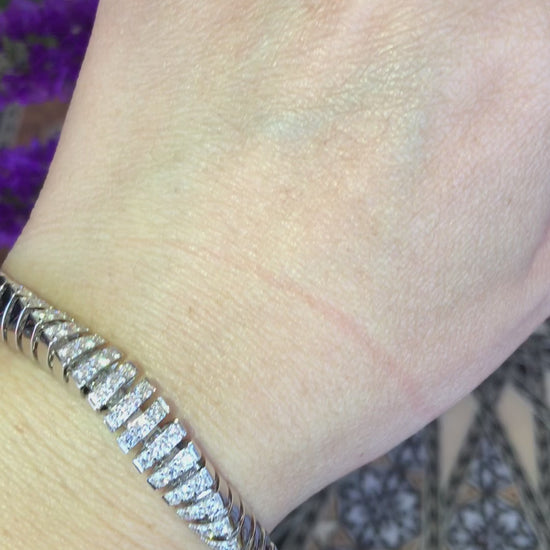 Ferri Firenze, 18K Gold Diamond Bangle