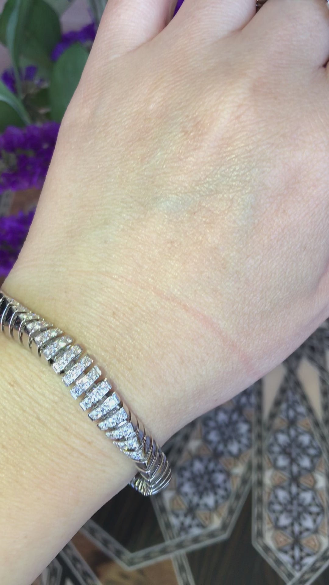 Ferri Firenze, 18K Gold Diamond Bangle
