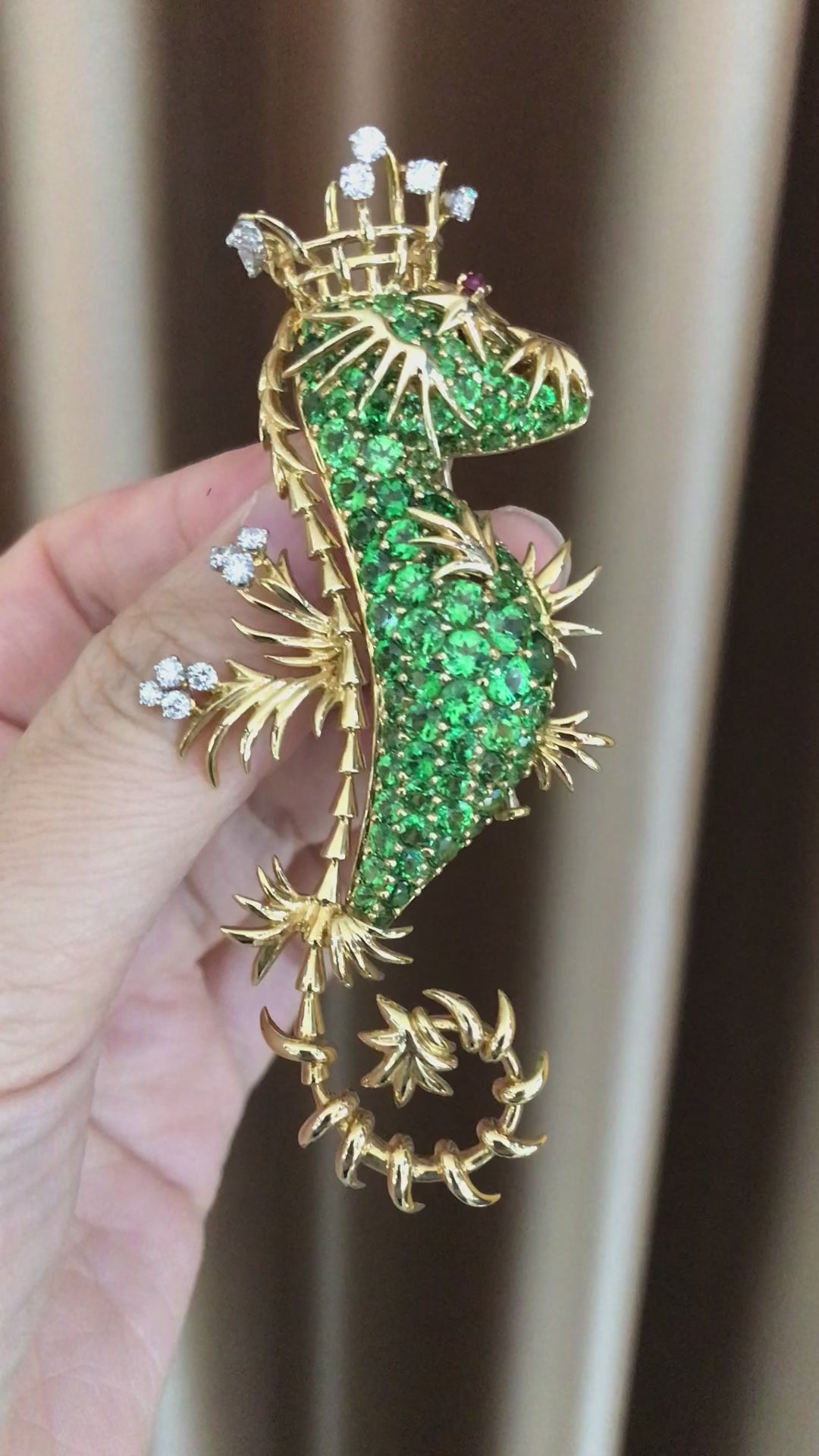 Tiffany Schlumberger, 18K Gold Tsavorite Diamond Seahorse Brooch