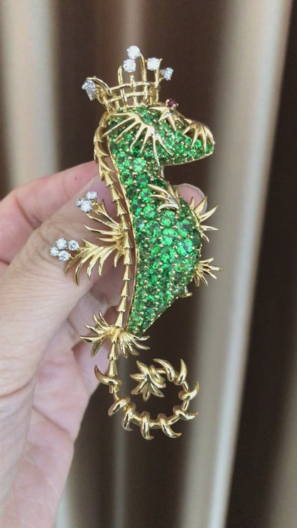 Tiffany Schlumberger, 18K Gold Tsavorite Diamond Seahorse Brooch