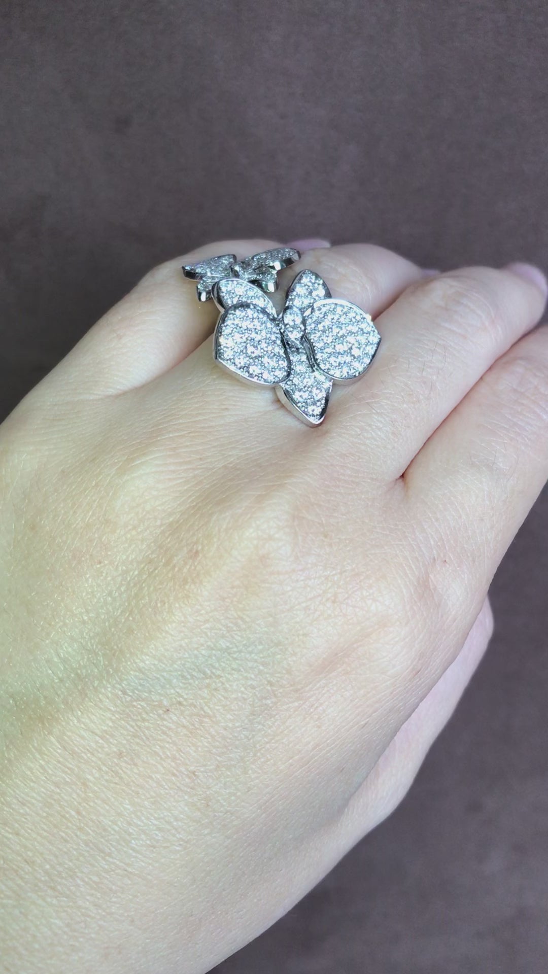 Cartier, 18K Gold Diamond Flower Ring, Certificate