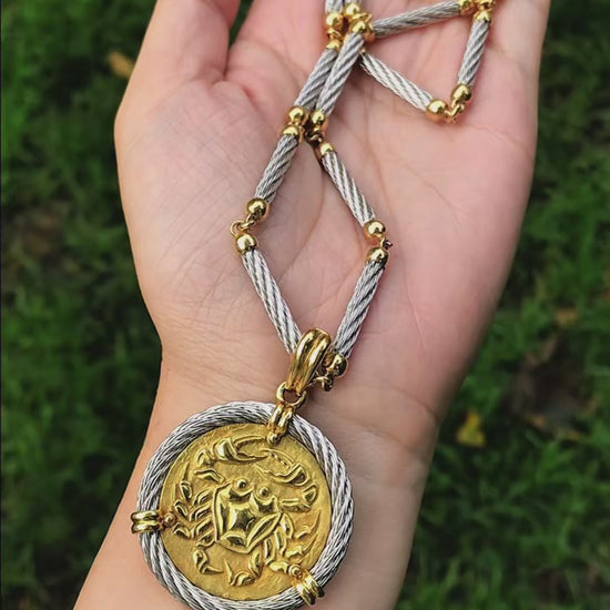 Fred Paris, 18K Gold Pendant Necklace