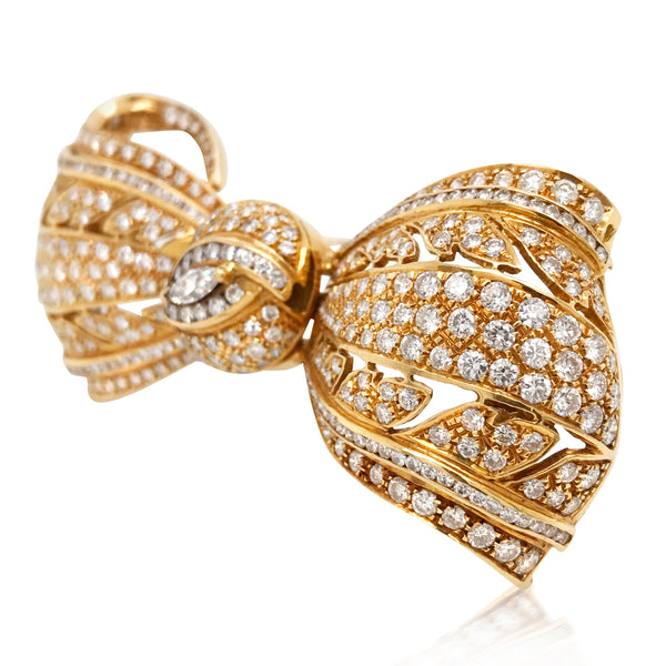 Van Cleef & Arpels, Bowtie-shaped Gold Diamond Brooch - Lueur Jewelry